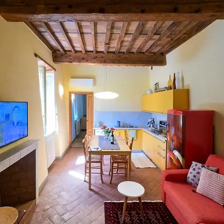 Διαμέρισμα In Lucca\'s Historic Center, Italy *